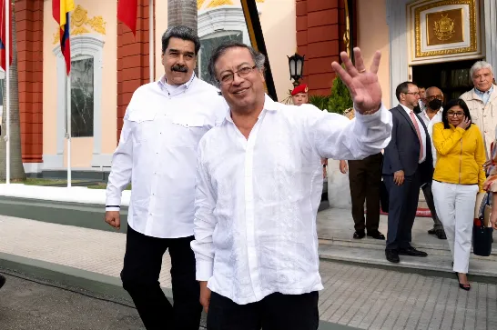 Scandales et similarités avec le Venezuela : on indique que Petro suit les traces de Nicolás Maduro.