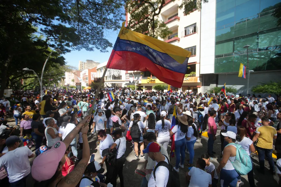Manifestants vénézuéliens à Cali - crédit @mburuvichapy/X