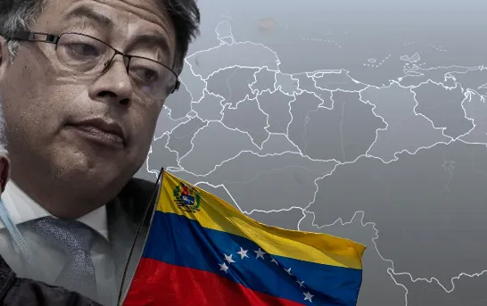 Gustavo Petro garde le silence après le jugement controversé du TSJ qui a déclaré la victoire de Maduro au Venezuela.