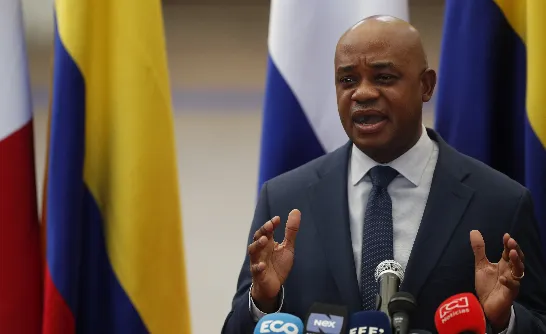 En raison de la situation au Venezuela, des commissions internationales du Congrès se réuniront depuis La Guajira : le ministre des Affaires étrangères a été convoqué.