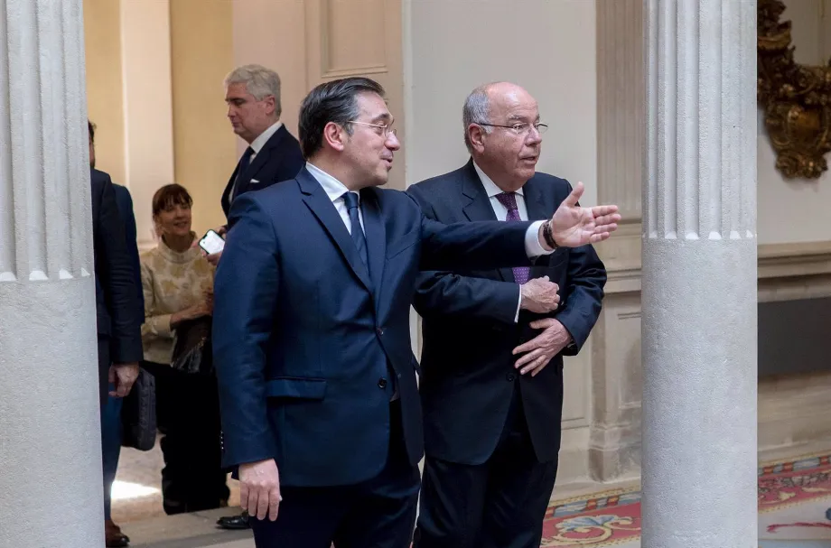 26/04/2023 Le ministre des Affaires étrangères, de l'Union européenne et de la coopération, José Manuel Albares (i), rencontre le ministre des Relations extérieures brésilien, Mauro Vieira (d), au Palais de Viana, le 26 avril 2023, à Madrid (Espagne). Cette rencontre a lieu dans le cadre de la visite officielle du président du Brésil, Luiz Inácio Lula da Silva, en Espagne. C'est le premier voyage en Europe depuis que Lula a été réélu président du Brésil. POLITIQUE Alberto Ortega - Europa Press 