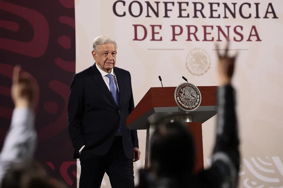 Le président du Mexique, Andrés Manuel López Obrador, parle lors de sa conférence de presse matinale, ce jeudi au Palais National, à Mexico (Mexique). (EFE/ José Méndez)