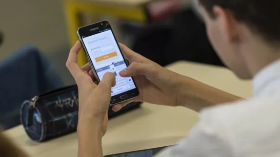Téléphone portable oui ou non ? La question est d'enseigner et d'apprendre.