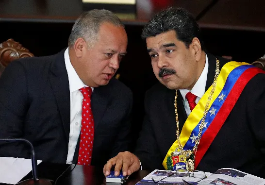 Ils révèlent que les États-Unis ont offert une amnistie au dictateur Maduro pour qu'il quitte le pouvoir après la fraude électorale au Venezuela.