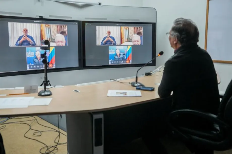 Le président de la Colombie, Gustavo Petro, et ses homologues du Brésil, Luiz Inácio Lula da Silva, et du Mexique, Andrés Manuel López Obrador, ont une vidéoconférence à Bogotá - crédit REUTERS 