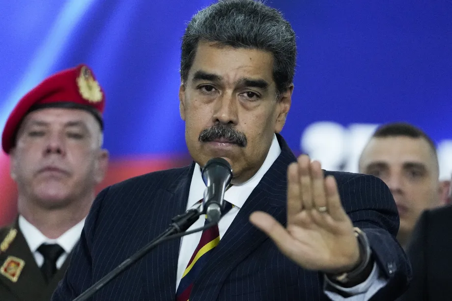 Maduro parle à la presse devant la Cour Suprême (AP Photo/Matías Delacroix)