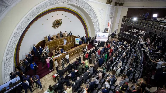 Fascisme, réseaux sociaux, ONG et haine : Maduro veut protéger sa fraude électorale et poursuivre davantage l'opposition avec des lois à l'Assemblée nationale.