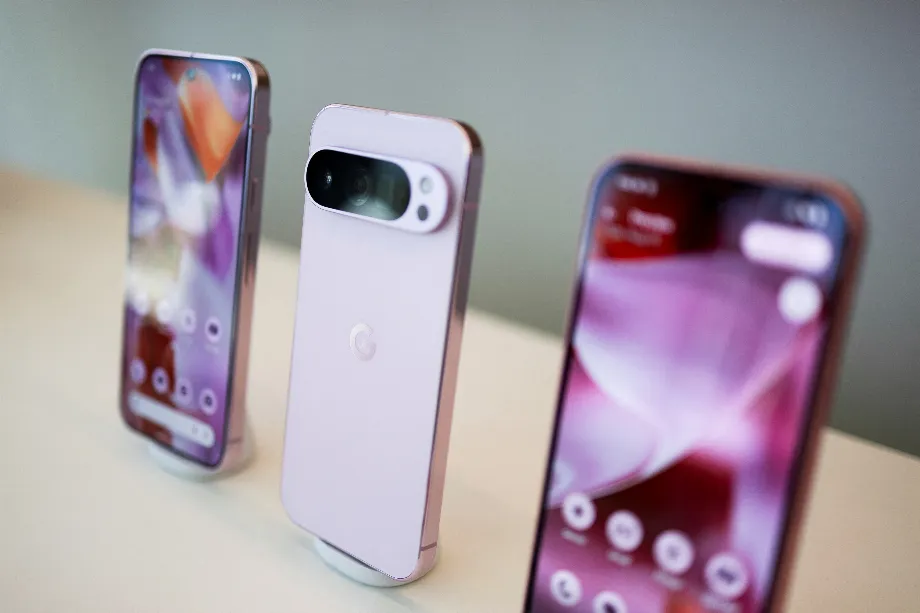La fonction de Add me est intégrée à toute la nouvelle ligne de téléphones de Google. REUTERS/Manuel Orbegozo