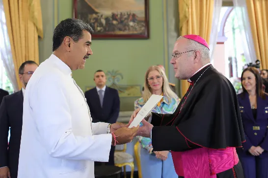Nicolás Maduro a reçu les lettres de créance du nouveau nonce apostolique du Vatican.