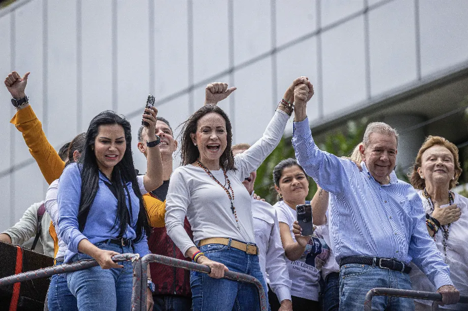 La dirigeante de l'opposition vénézuélienne María Corina Machado et le candidat à la présidence de la majorité oppositionnelle Edmundo González Urrutia (EFE/Henry Chirinos)