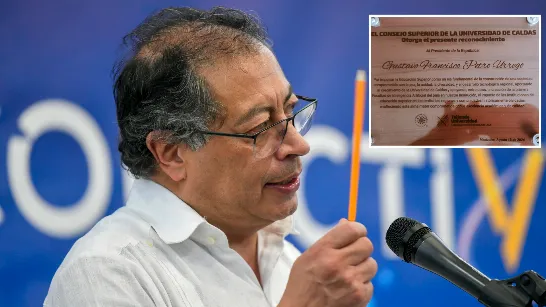 Petro a présumé de la reconnaissance qu'il a reçue de l'Université de Caldas pour sa contribution : « Tant que c'est mérité ».