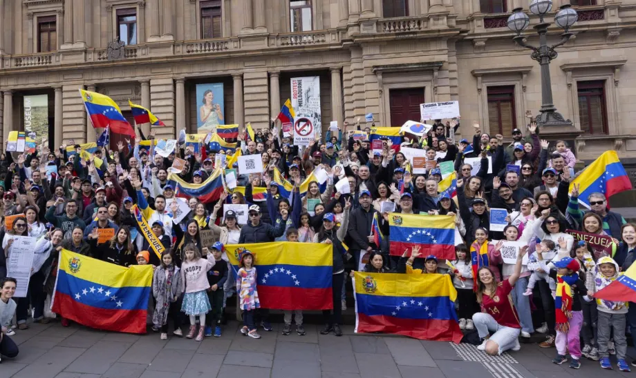Protestation mondiale : des centaines de Vénézuéliens en Australie et en Nouvelle-Zélande ont élevé la voix contre la fraude électoral de Maduro