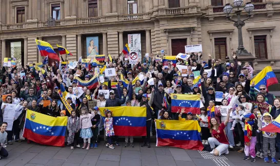 Protestation mondiale : des centaines de Vénézuéliens en Australie et en Nouvelle-Zélande ont élevé la voix contre la fraude électorale de Maduro.