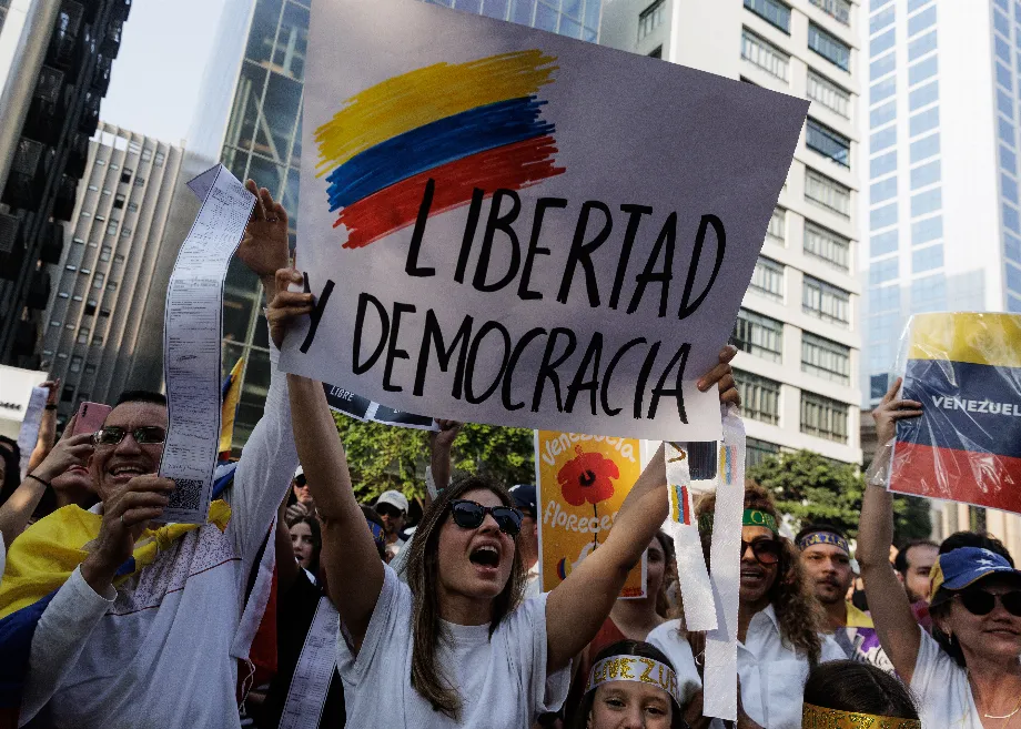 Des Vénézuéliens dans plus de 300 villes du monde se sont joints à la grande protestation mondiale et ont dit 'non' à la fraude de Maduro (EFE)