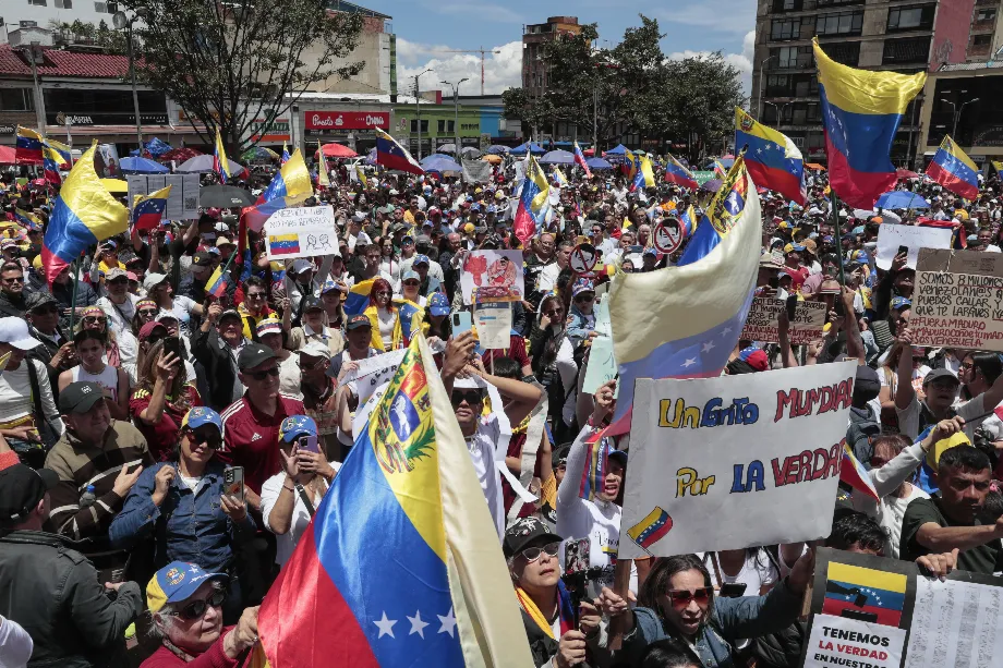 Des centaines de Vénézuéliens se sont également mobilisés à Bogotá, Colombie (EFE/ Carlos Ortega) 