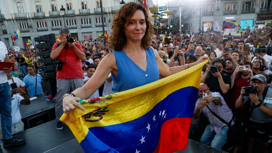 Clamor à la Puerta del Sol de Madrid contre la fraude vénézuélienne, avec Ayuso en tête : “Nous avons honte que Zapatero soutienne la dictature de Maduro”