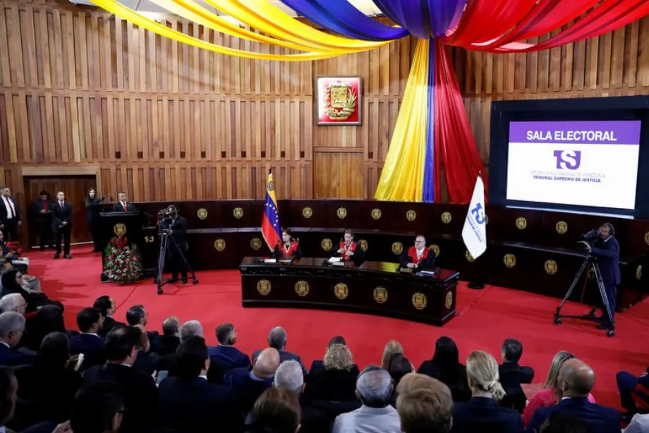 La présidente du Tribunal Suprême de Justice du Venezuela, Caryslia Rodríguez, s'est adressée aux médias pour parler des élections présidentielles de juillet - crédit Leonardo Fernández Viloria/REUTERS
