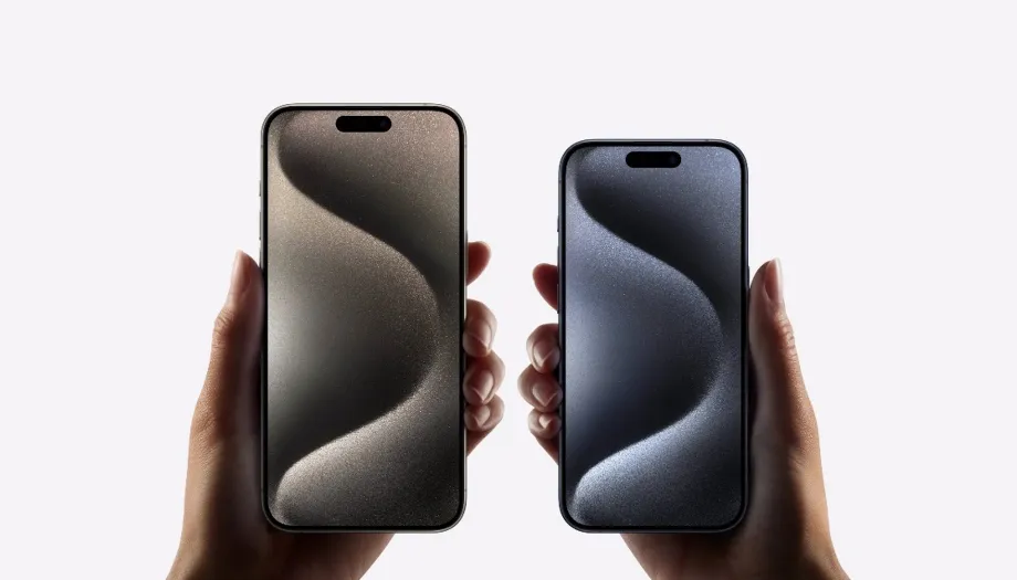 iPhone permet d'installer d'autres magasins d'applications et cela aide les utilisateurs à améliorer leur interaction avec le téléphone. (APPLE) 