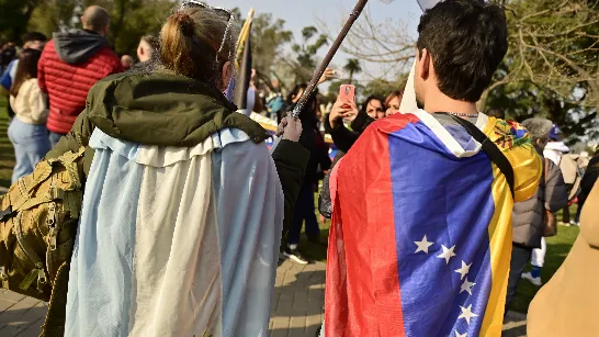 Le gouvernement accélérera les démarches migratoires pour les Vénézuéliens vivant dans le pays et les opposants politiques de Nicolás Maduro.