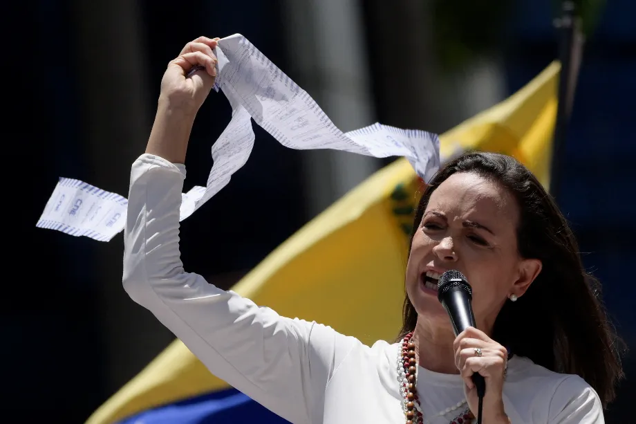 Alors que l'OEA condamnait la répression illégale menée par Maduro, la líder de l'opposition María Corina Machado occupait le centre de Caracas avec une immense majorité exigeant la publication des procès-verbaux électoraux pour prouver la victoire de González Urrutia