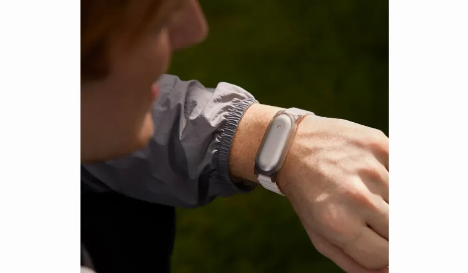 Cet enregistreur intelligent peut être un accessoire portable si l'utilisateur le souhaite. (Plaud AI)