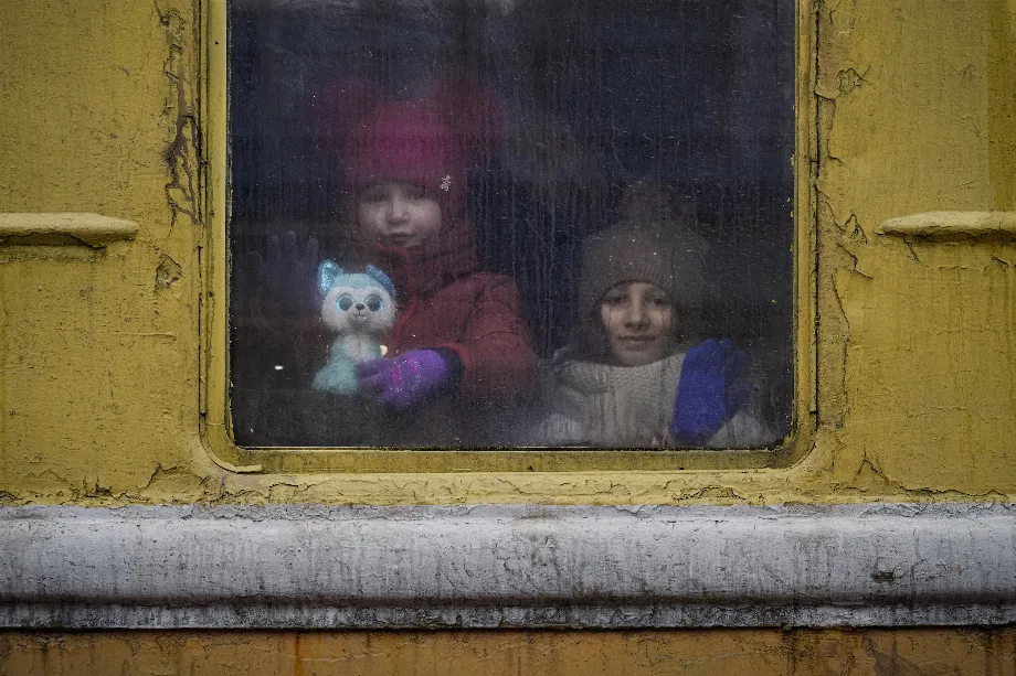 Poutine kidnappe et déporte des enfants ukrainiens, un crime pour lequel il a été inculpé et a reçu un mandat d'arrêt de la CPI (AP Photo/Vadim Ghirda)
