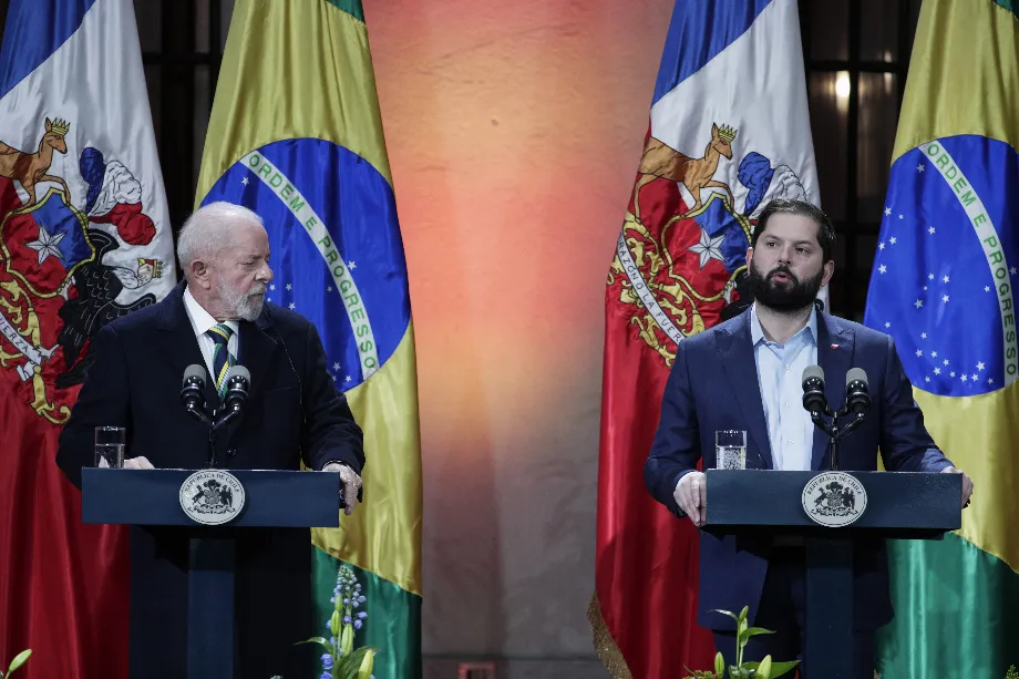 Le président du Chili, Gabriel Bori, et celui du Brésil, Luiz Inácio Lula da Silva. (EFE/ Elvis González)