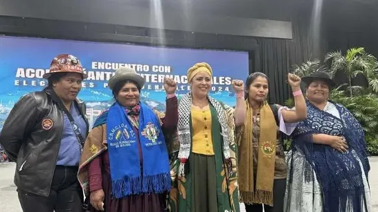 Un avion de la Vice-présidence de la Bolivie a transporté des dirigeants sociaux pour observer les élections au Venezuela.