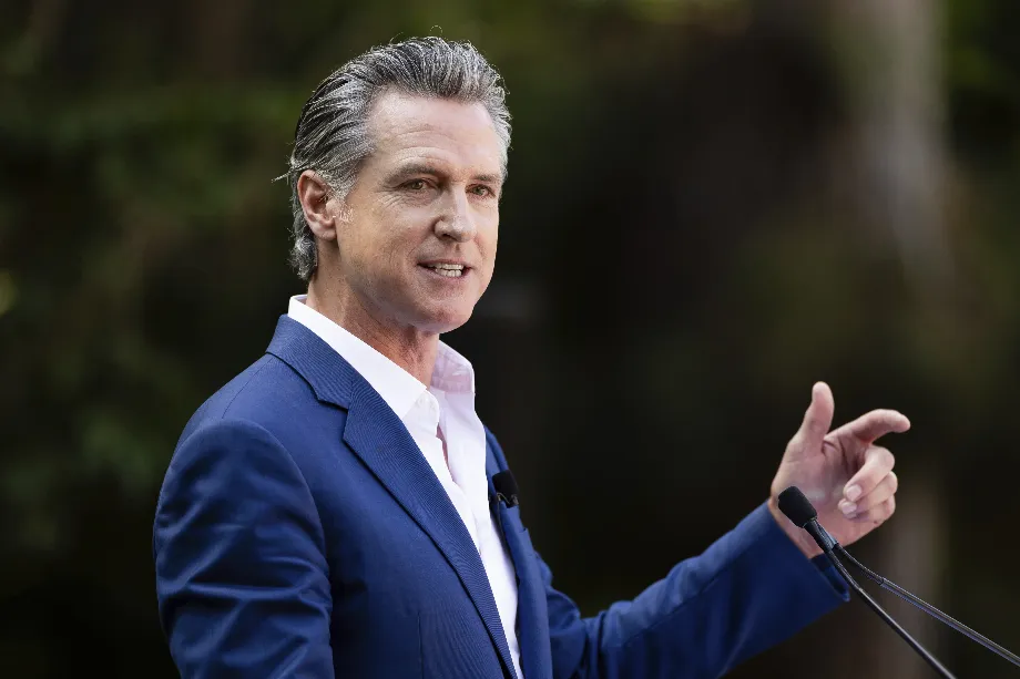 Le gouverneur Gavin Newsom a jusqu'au 30 septembre pour décider des nouvelles propositions de réglementation de l'IA en Californie. (AP/Derrick Tuskan)