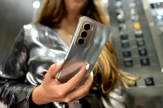 Nouvelle série Reno12 d'OPPO : Éditez des photos avec l'IA en quelques secondes et dites adieu aux personnes ou éléments qui ne sont pas bien.