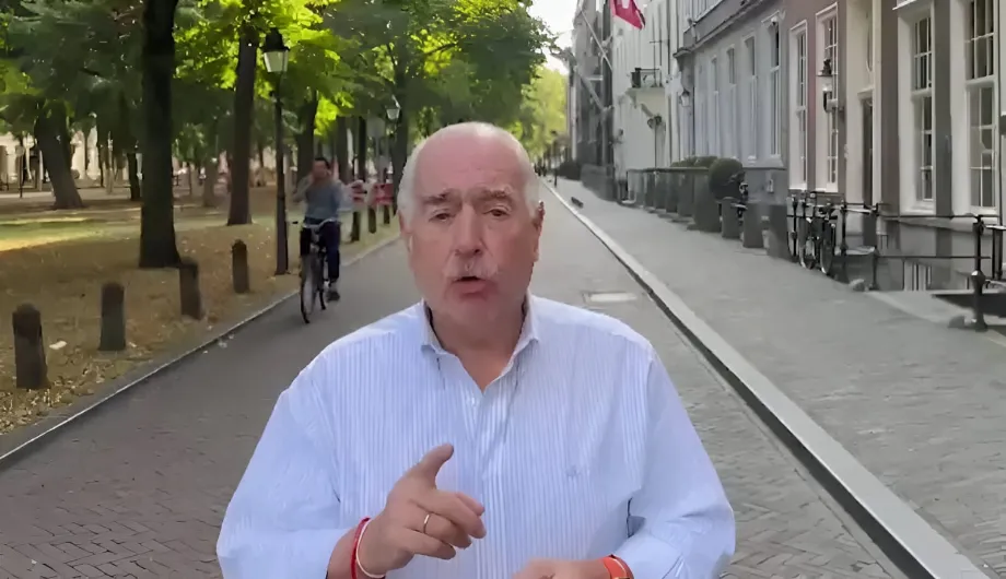 L'ancien président Andrés Pastrana a surpris par sa visite à La Haye (Pays-Bas) - crédit @AndresPastrana_/X