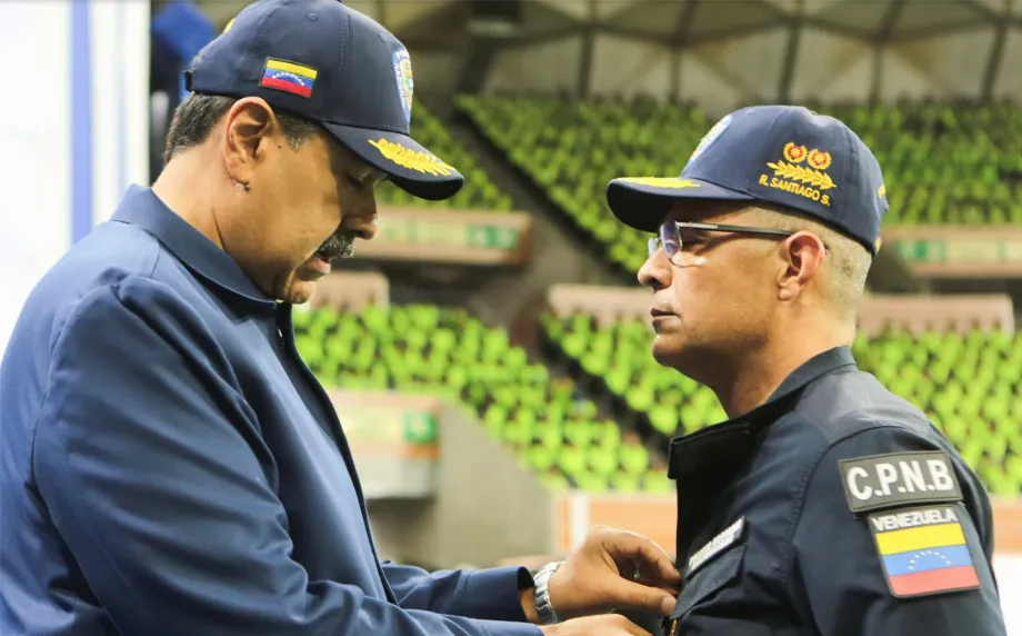 Nicolás Maduro avec le GB Ruben Darío Santiago Servigna