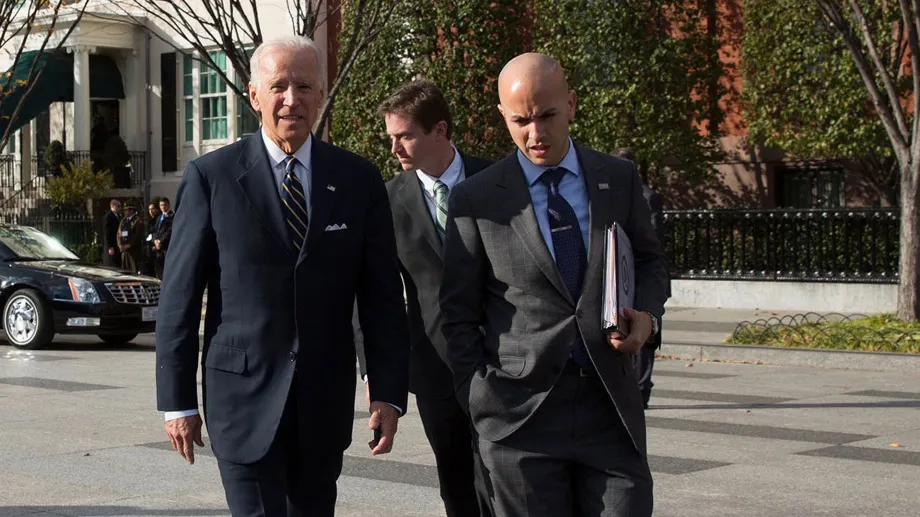 Les cadeaux de Joe Biden, et de son conseiller sur la question vénézuélienne, Juan González, à Maduro en échange de rien, laissent aujourd'hui les États-Unis en dette avec la démocratie sur le continent. (Photo officielle de la Maison Blanche par David Lienemann)