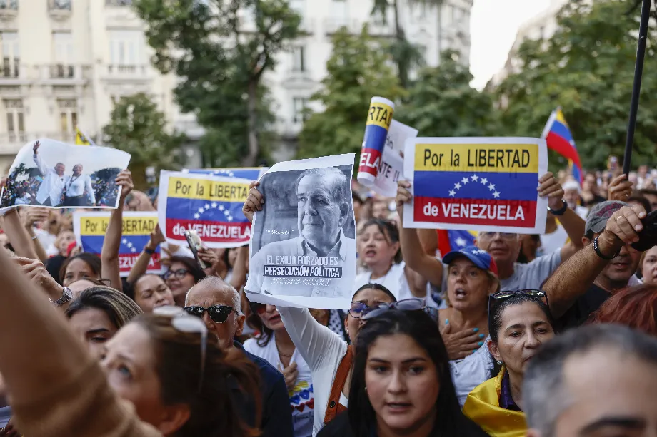 Concentration à Madrid pour revendiquer la victoire d'Edmundo González Urrutia aux élections au Venezuela. (Rodrigo Jiménez/EFE)