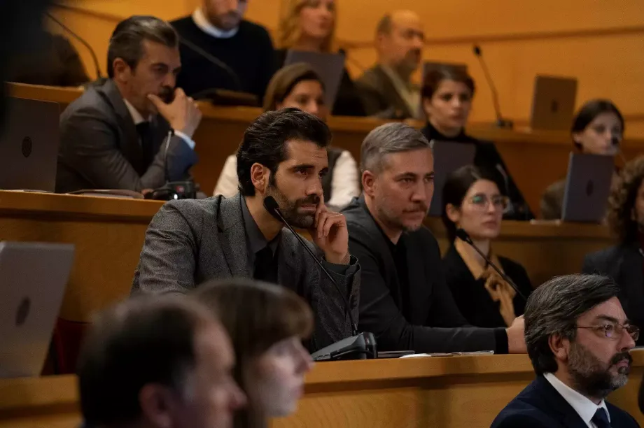 Tamar Novas et Alberto Ammann dans 'Justicia Artificial' (A Contracorriente Films)
