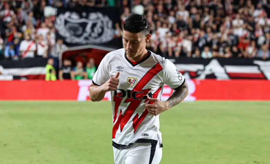 The Colombian debuted with the Rayo Vallecano jersey, in the victory (3-1) against Osasuna - credit @jamesrodriguez10/Instagram