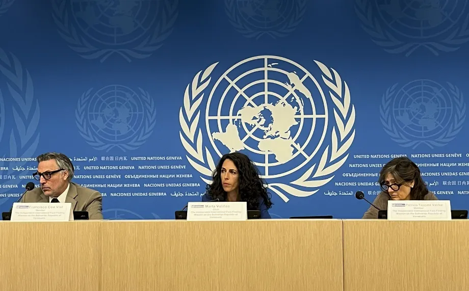 Francisco Cox, Marta Valiñas et Patricia Tappatá sont les membres de la Mission de détermination des faits de l'ONU pour le Venezuela. (EFE/Anisia Gil)