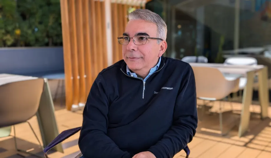 Alessandro Leal, directeur de Google For Education pour l'Amérique du Sud, explique comment l'IA de l'entreprise est mise en œuvre pour améliorer les processus de lecture chez les enfants. (Google)
