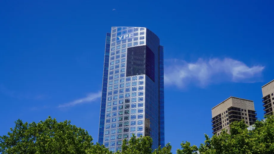 Avec Microsoft, YPF a introduit un outil innovant de gestion des contrats avec IA générative (YPF)