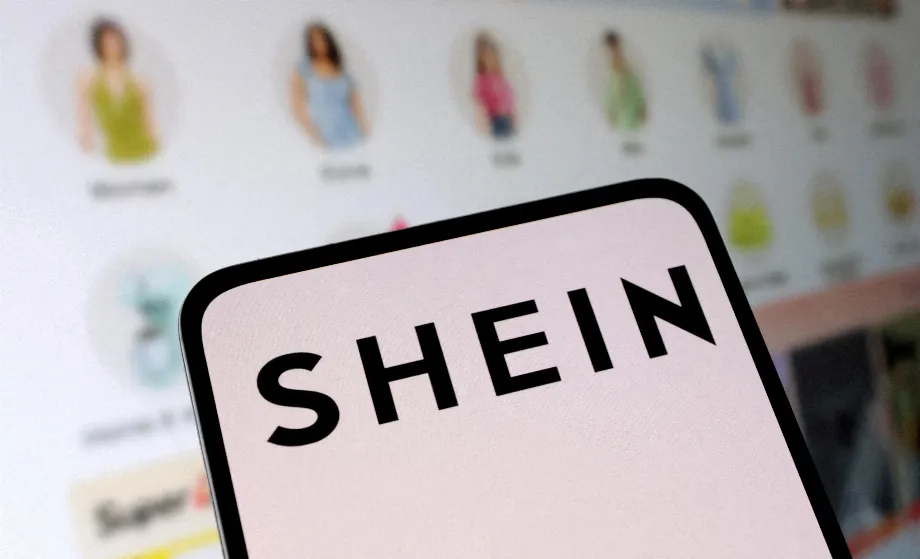 Le modèle économique de Shein est inévitablement polluant, en grande partie grâce à l'utilisation de l'IA pour optimiser son fonctionnement et prédire ce que veulent les utilisateurs. (REUTERS/Dado Ruvic/Illustration//File Photo)