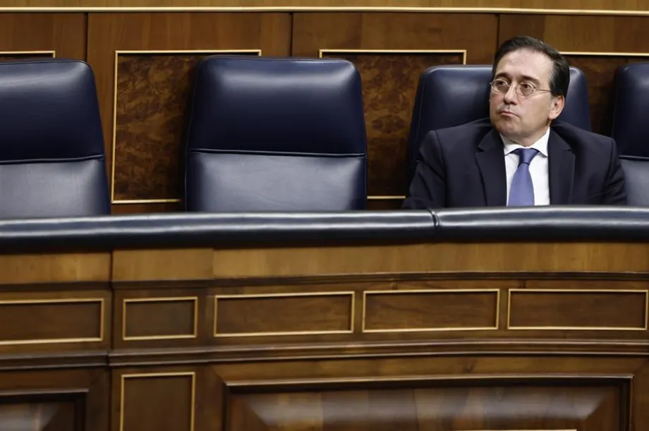 Le ministre des Affaires étrangères, de l'Union européenne et de la coopération, José Manuel Albares, lors d'une séance de contrôle du gouvernement au Congrès. (EFE/Sergio Pérez)