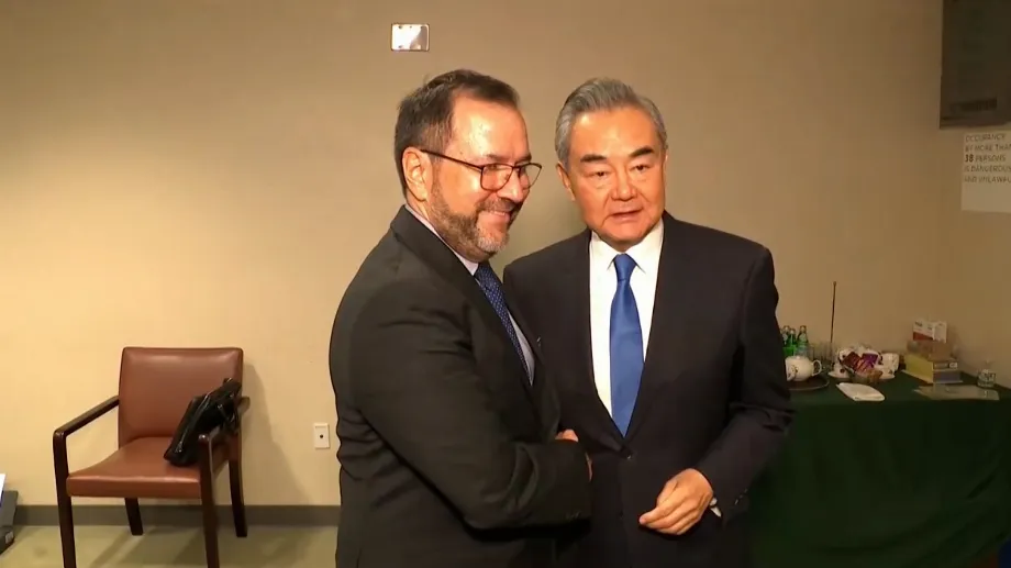 The foreign ministers of Venezuela and China, Yván Gil and Wang Yi, during a bilateral meeting in New York, in the context of the United Nations General Assembly.