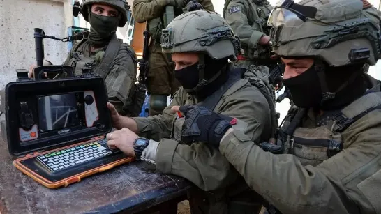 Entre le "e-leadership" et l'intelligence artificielle, clés pour comprendre les conflits armés postmodernes.