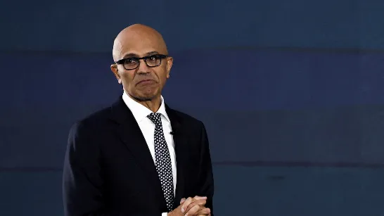 Le PDG de Microsoft a défendu l'intelligence artificielle et a expliqué comment elle peut améliorer la productivité au travail.