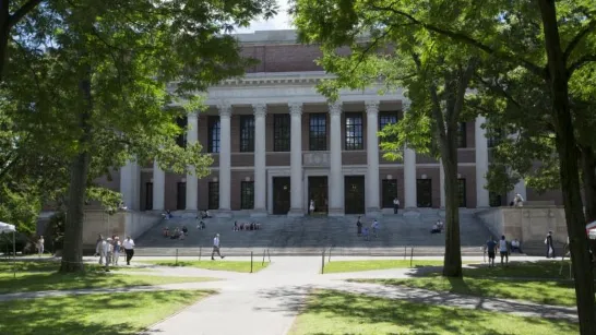 La Harvard University a lancé des cours gratuits en ligne sur l'intelligence artificielle : comment s'inscrire.