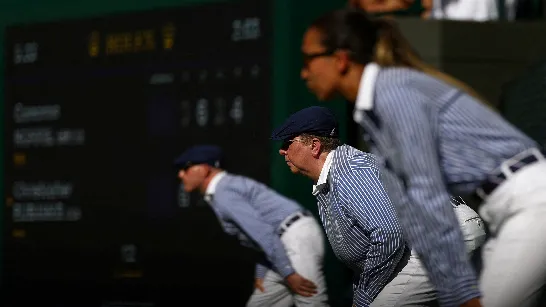 Changement historique dans le tennis : Wimbledon cessera d'avoir des juges de ligne après 147 ans et les remplacera par de l'intelligence artificielle.