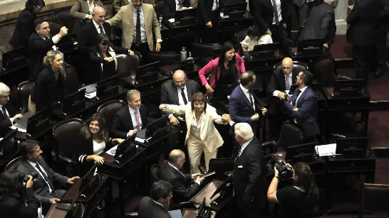 Ainsi a réagi le arc politique à la sanction de la réforme du travail au Sénat.