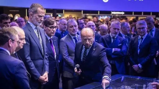 Le Roi Felipe VI visite le stand de Telefónica au MWC 2026.