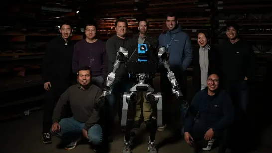 Start-up d'anciens ingénieurs de SpaceX et Apple présente ses premiers robots humanoïdes pour des tâches industrielles.