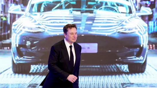 Elon Musk annonce le début du mégaprojet de Tesla pour produire des puces d'intelligence artificielle dans sept jours.